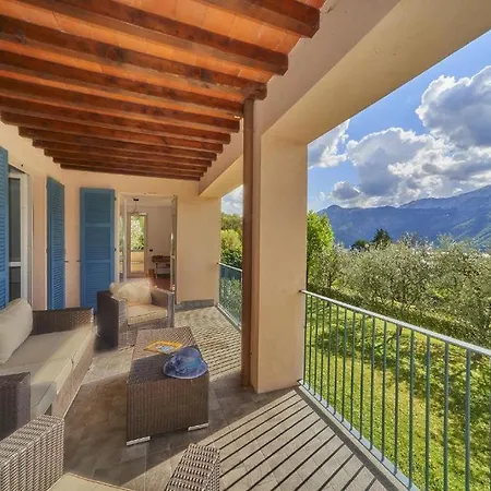 Breezeway 2 Villa Lierna
